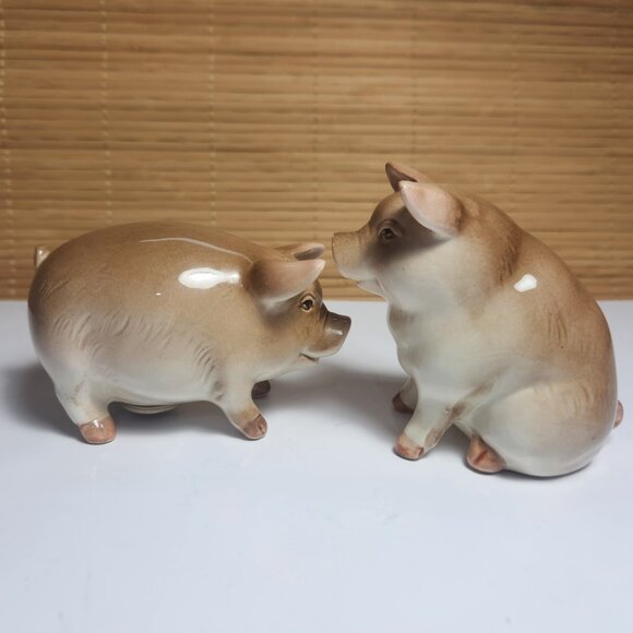 Vintage Pig Salt and Pepper Shakers Made in Japan 1982 Farmhouse Kitchen - Picture 5 of 14